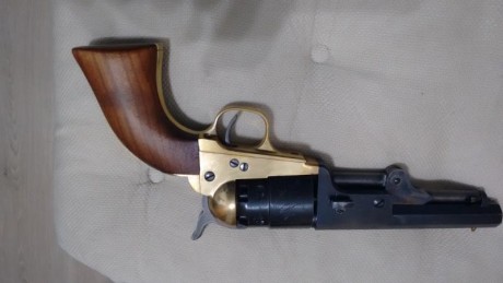 Vendo revolver marca San Marcos, calibre 44 ,cuatro pulgadas aproximadamente, guiado en AE, apenas lo 70