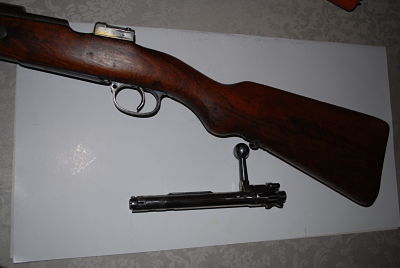 Calibre 7x57. Buen estado de conservación, acción y cerrojo misma numeración exceptuando el seguro que 02