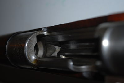 Calibre 7x57. Buen estado de conservación, acción y cerrojo misma numeración exceptuando el seguro que 10