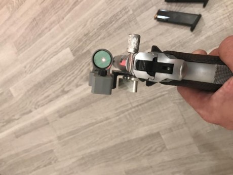 Lo que se ve en las fotos más dos muelles cinturón funda y porta cargadores no tienen ni 100 tiros esta 00