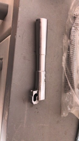 Lo que se ve en las fotos más dos muelles cinturón funda y porta cargadores no tienen ni 100 tiros esta 11