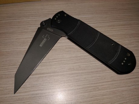 Modelo descatalogado, perfecto estado.

Mango: 13 cms.
Hoja: 10,5 cms..

Acero 440.

Importe: 40€, gastos 01