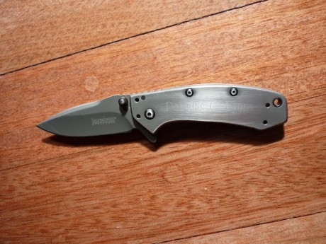 Vendo esta estupenda navaja fabricada por el diseñador Rick Hinderer, famoso pos sus colaboraciones con 01