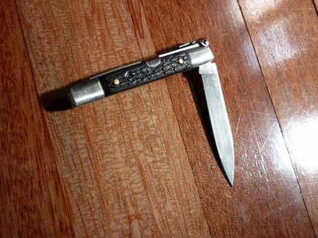 Vendo esta estupenda navaja fabricada por el diseñador Rick Hinderer, famoso pos sus colaboraciones con 10
