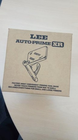 Se vende sin apenas uso, empistonador manual de la Marca LEE con el shell Holder para calibre 308w y 9mm,
con 02