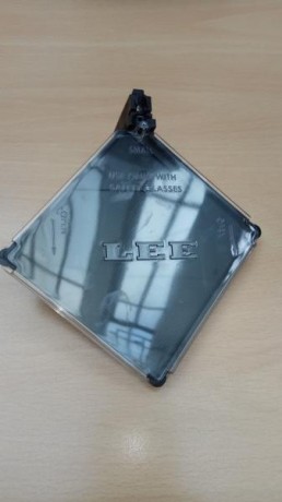 Se vende sin apenas uso, empistonador manual de la Marca LEE con el shell Holder para calibre 308w y 9mm,
con 01