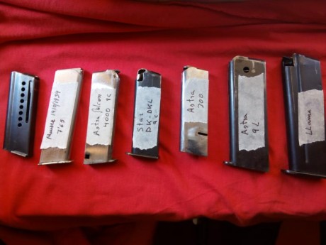 Hola vendo lote de cargadores de mi coleccion. Se vende lote completo. Algun cargador no estoy seguro 01