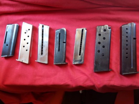 Hola vendo lote de cargadores de mi coleccion. Se vende lote completo. Algun cargador no estoy seguro 00