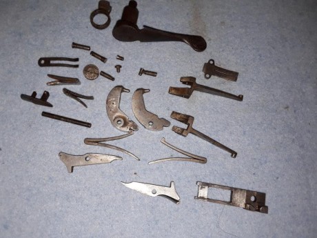  20180319_171214.jpg 
Despiece escopeta paralela Arrieta, 
45€  o cambio por recambios pistola FN GP 35. 00