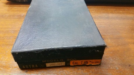 VENDIDOCAJA original como nueva, de ASTRA 300 con 3 cargadores ,2 nuevos y uno usado y 2 baquetas originales 01