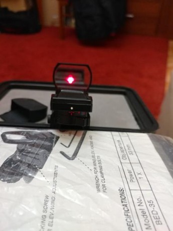 Vendo visor holográfico Hakko. Muy poco uso. Viene con caja rigida original, llaves allen para su ajuste 01