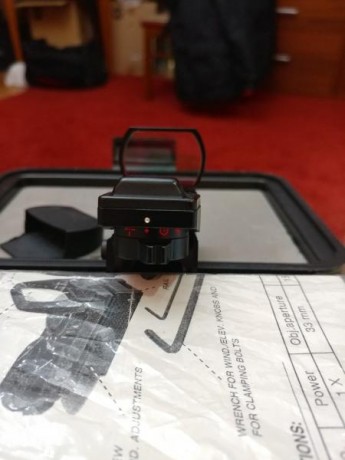 Vendo visor holográfico Hakko. Muy poco uso. Viene con caja rigida original, llaves allen para su ajuste 11