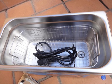   Limpiador por ultrasonidos profesional.  
 -6 litros de capacidad. 
-Programador digital hasta 99 minutos 02