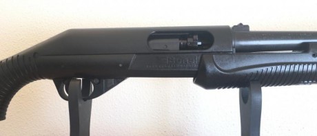 Vendo escopeta corredera  BENELLI (pump action) c/12, 2  3/4 y 3" magnum.
Cañon SLUG CIL largo 50 01