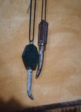 Hola. Tenía yo ganas de meterle mano a las hojas Lauri en 4,2 cm, esas de cuchillo de cuello o de bolsillo. 30