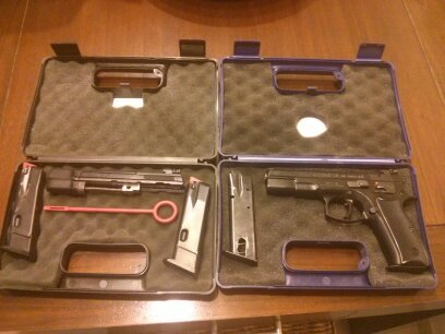 Hola amigos! ya que se muestran tantas armas buenas creo que a los propietarios de una cz 75 se nos tendría 22