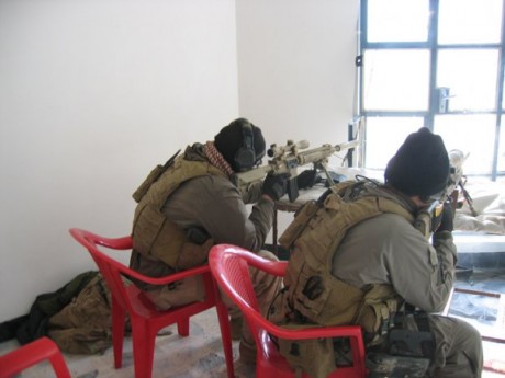 Agujeros de ratas, snipers holes, troneras o como le quieran llamar. Francotirador urbano el reto insuperable.

Un 170
