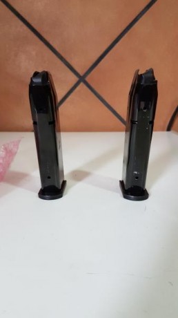 Vendo 2 cargadores Sig-Sauer originales de 17 Cartuchos.
Uno nuevo a estrenar, 60€ mas envío.
Otro usado, 00