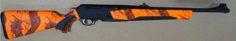 A mi compañero de caza se le ha metido entre ceja y ceja un rifle semiautomático tracker con cañon de 21