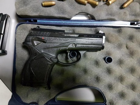Un compañero vende una Beretta 9000 S, ha sido portada pero apenas ha disparado ni 200 tiros. Pasó número 00