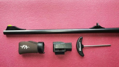 Vendo cañón Blaser R-93 calibre 9.3x62 Mauser, con su cargador, tiene el punto de fibra verde. Comprado 00