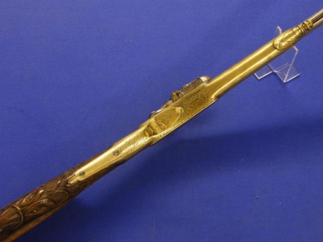 Voy a colocar unas fotos de un arma larga alemana de llave de mecha del siglo XVI. 42
