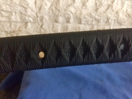 Katana totalmente funcional. Acero 1060 al carbono. Hoja pulida y afilada. Tsuba de hierro y tsuka de 11