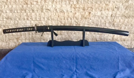 Katana totalmente funcional. Acero 1060 al carbono. Hoja pulida y afilada. Tsuba de hierro y tsuka de 02