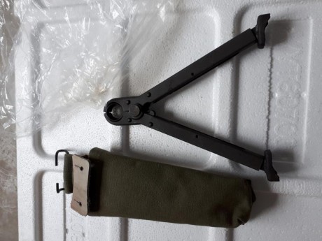 vendo funda y bipode completamente nuevos de CETME C, por 45€ mas gastos de envío si los hubiere. 00