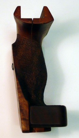 Se vende cacha para walther GSP, es de las de tornillo de fijación inferior (no incluido en la cacha), 02