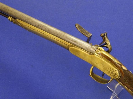 Voy a colocar unas fotos de un arma larga alemana de llave de mecha del siglo XVI. 60