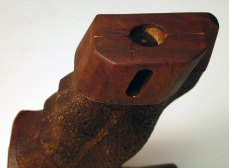 Se vende cacha para walther GSP, es de las de tornillo de fijación inferior (no incluido en la cacha), 11