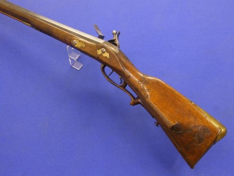 Voy a colocar unas fotos de un arma larga alemana de llave de mecha del siglo XVI. 72