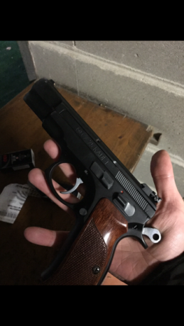 Vendo el kit de 22 para la cz75, perfecto estado, con miras LPA.

250€ + portes.

Se puede probar en el 00