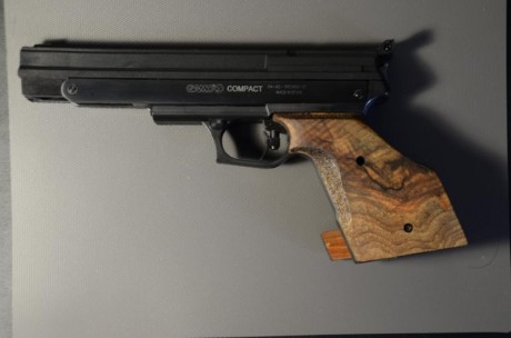 Vendo una pistola Gamo Compact con factura original y tarjeta de armas. Precio, 150€ más gastos de envío, 01