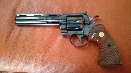 Vendo Colt Phyton 357 magnum el cuál compré hace dos años y he tirado con él 20 tiros. No soy un gran 00