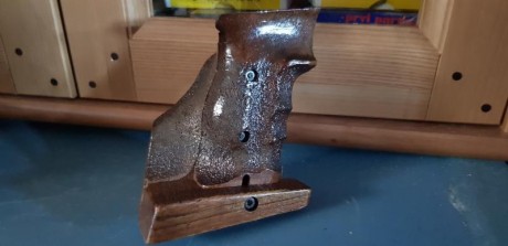 Cacha anatómica para la Smith Wesson del 22 modelo 41 que vendí en este foro, en muy buen estado..para 00