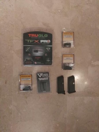 Vendo estos accesorios para Glock 42 y 43 todavía en blisters...

-- Para Glock 43 Extensión de cargador 00