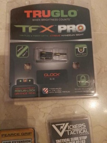 Vendo estos accesorios para Glock 42 y 43 todavía en blisters...

-- Para Glock 43 Extensión de cargador 20