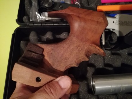 Hola a todos.
Para dar paso a otra pistola, pongo a la venta mi Hammerli ap 20 pro. La compré a finales 01