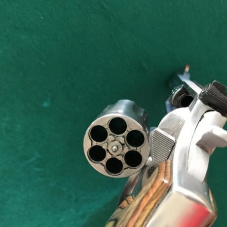Revolver S+W modelo 66 de 4 pulgadas, no se ven mucho...

estado perfecto y muy cuidado solo he disparado 01