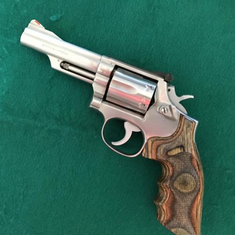 Revolver S+W modelo 66 de 4 pulgadas, no se ven mucho...

estado perfecto y muy cuidado solo he disparado 00