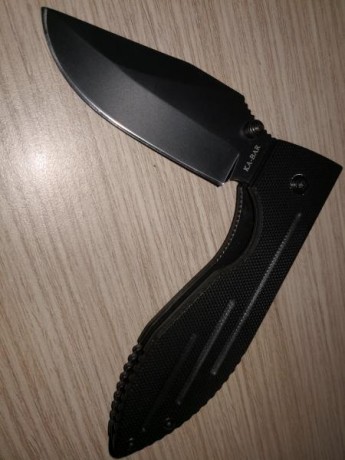 FILO PLANO, ACERO INOXIDABLE 3CR13, PIN DE APERTURA A 1 MANO, CACHAS DE G10, CON CLIP DE SUJECION REMOVIBLE, 01