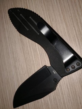 FILO PLANO, ACERO INOXIDABLE 3CR13, PIN DE APERTURA A 1 MANO, CACHAS DE G10, CON CLIP DE SUJECION REMOVIBLE, 00