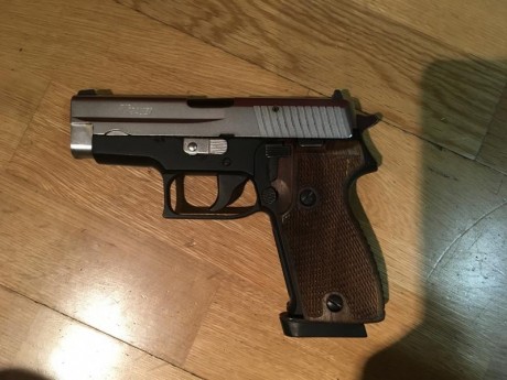 Vendo esta excelente pistola con dos cargadores y varios repuestos(aguja percutor , muelles , etc)es bitono 02