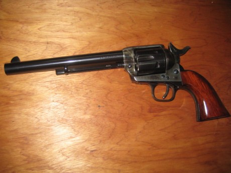 Pues eso, vendo Uberti Cattleman de 7,5 pulgadas, calibre 44-40, muy pocos tiros, precio 300€, Rebajado 11