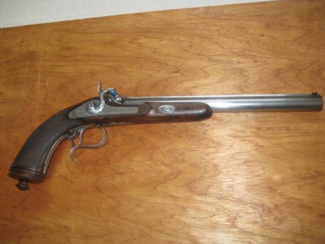 Hola, pistola de Paolo Bondini, mod, ROCHATTE A PARIS, calibre 45, excelende empuñe y precisión
Un saludo 02