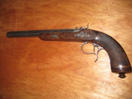Hola, pistola de Paolo Bondini, mod, ROCHATTE A PARIS, calibre 45, excelende empuñe y precisión
Un saludo 00