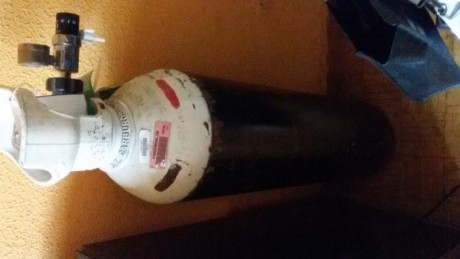Hola a todos 
Espero que me podáis  ayudar  o al menos darme la mejor información que se pueda
La botella 02