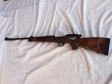 Vendo Rifle Blaser R93 Attaché ( ESTA COMO NUEVO, POCO USO ) Calibre 300 WIN MAG Madera Grado 7 Cabezal 02